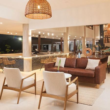 Cara Hotels Trinidad Claxton Bay Bagian luar foto