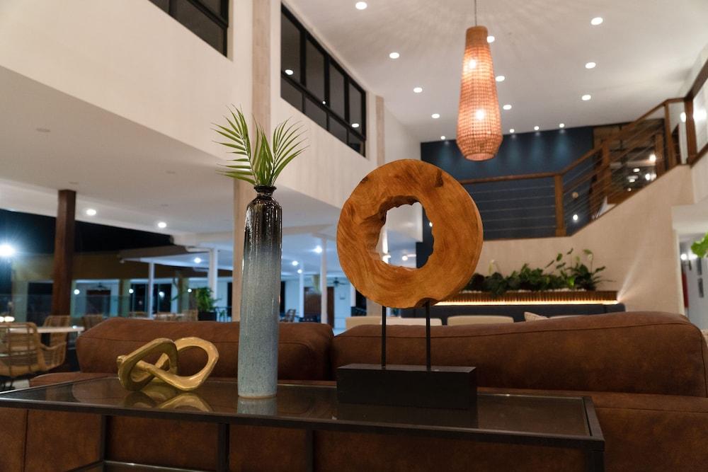 Cara Hotels Trinidad Claxton Bay Bagian luar foto